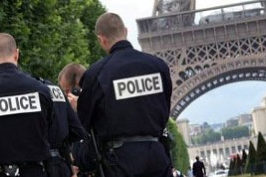 Во Франција распоредени дополнителни 97.000 полицајци и војници за празниците