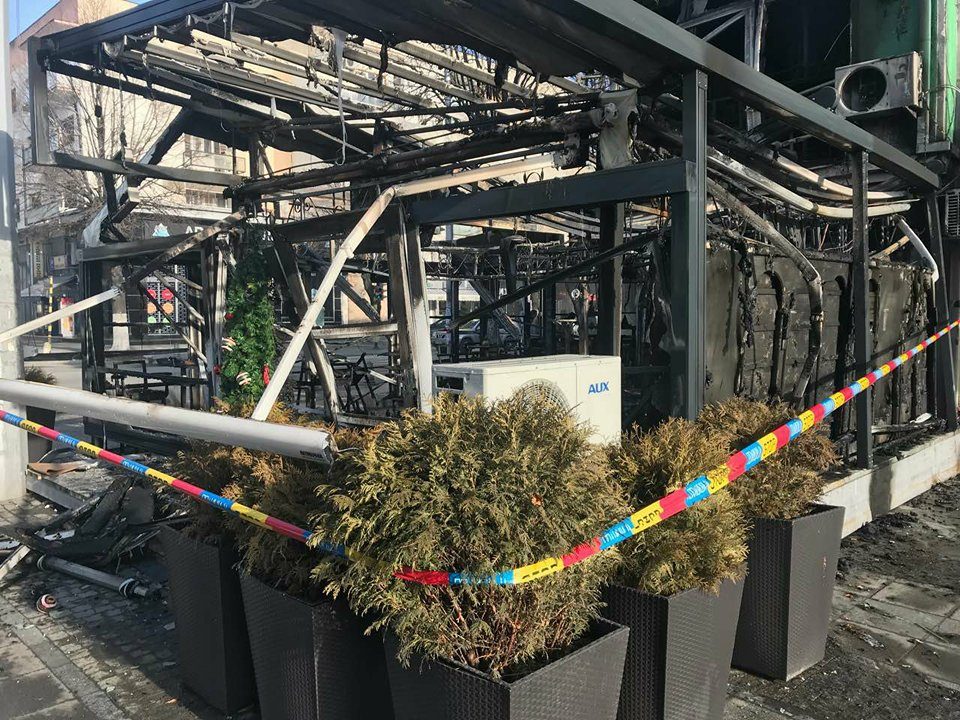 Фотографија од изгореното елитно кафуле во Прилеп- штета од 200.000 евра (ФОТО)