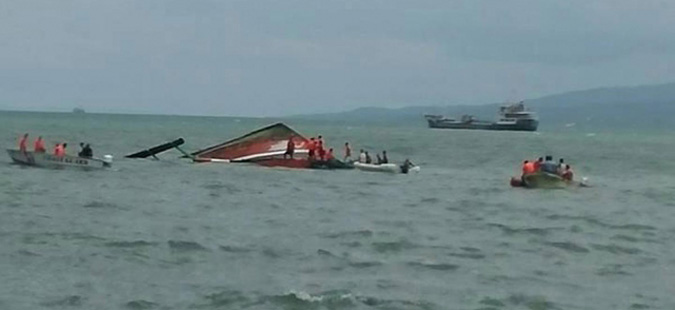 Се преврти брод: Се стравува дека се удавиле 300 луѓе