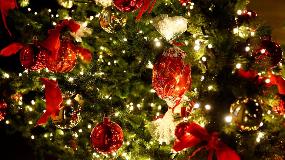 Еве зошто новогодишната елка во вашиот дом треба да остане украсена што подолго – научниците идентификуваа еден интересен факт!