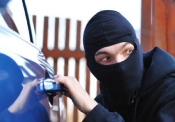 Приведен млад скопјанец поради кражба од возило на фирма