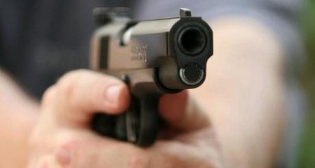 УЖАС: 4-годишно дете си го уби братчето, мислело дека пиштолот е играчка