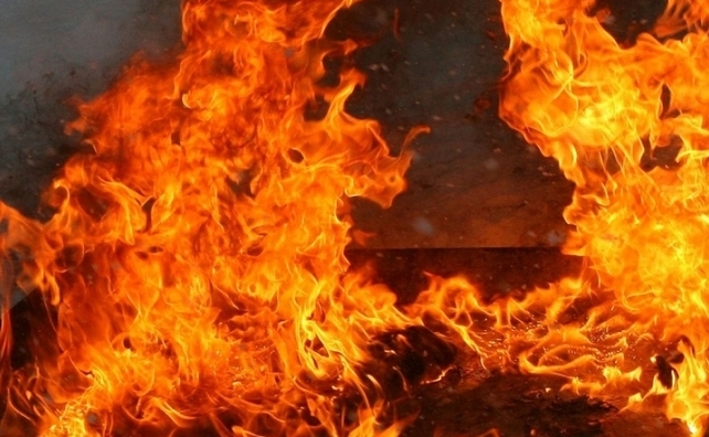 Голем пожар во населба Лисиче- горат неколку куќи