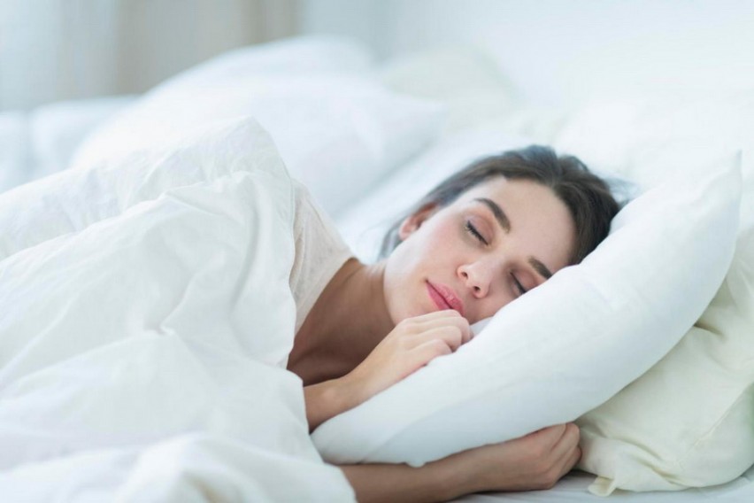 Спиете пет до шест часа во текот на ноќта? Докторите советуваат веднаш да ја промените оваа навика