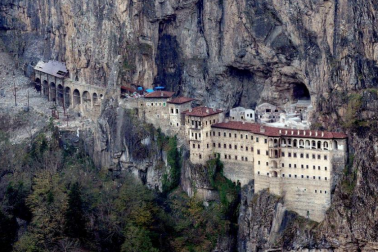 Тајниот тунел кој ги изненади сите: Во познат манастир пронајдени се тајни простории