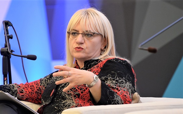 Министерката Дескоска ја партизира комисијата за правосуден испит со членови блиски до Заев, нејзини пријатели и активисти на СДСМ