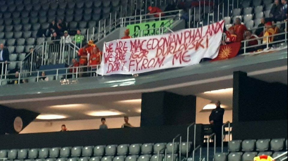 ФОТО: Македонската фаланга пред европската публика испрати порака за Игор Дурловски