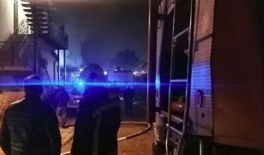 ФОТО: Пожарот во Лисиче остави на улица 8-члено семејство со две мали деца