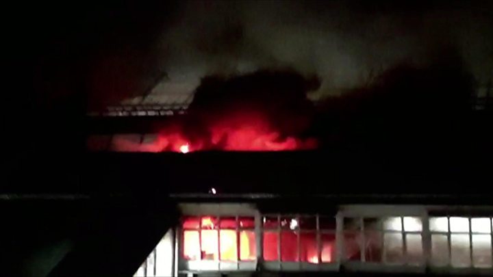 Голем пожар во железничката станица во Нотингем