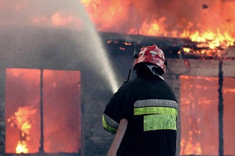 Пожар избувна вечерва кај новата зграда на НБРМ