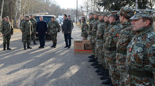 Претседателот Иванов ќе ги посети војниците во касарната Чојлија
