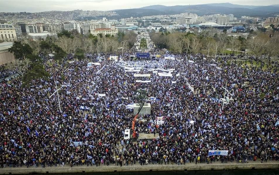 Целото грчко општество на протест за бришење на името Македонија