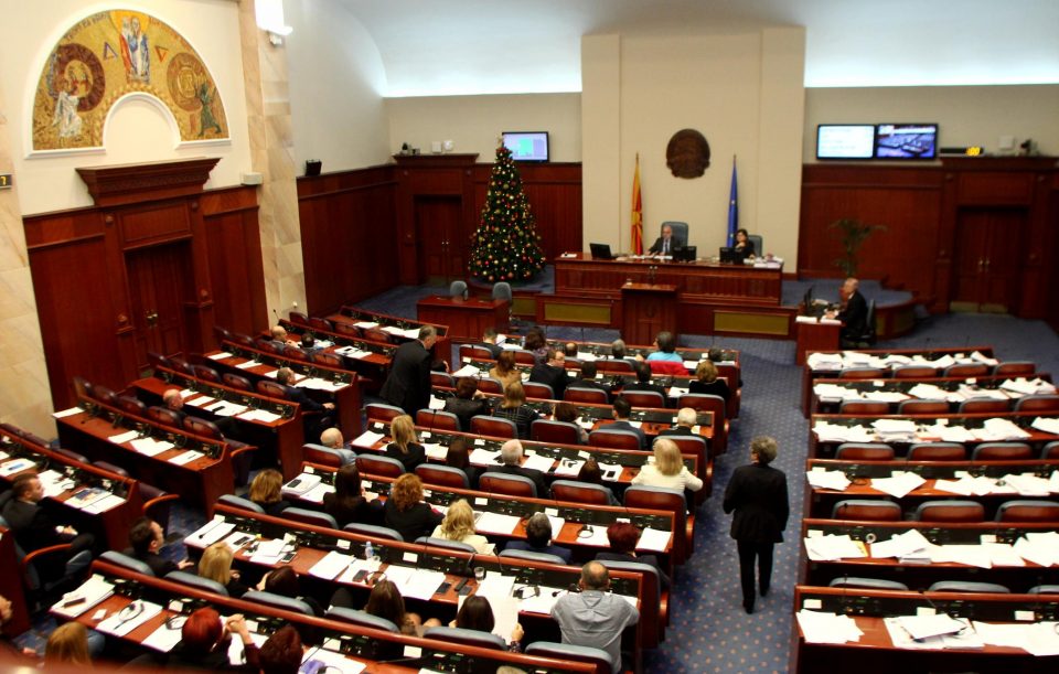 ВМРО-ДПМНЕ нема да ги повлече амандманите за Законот за двојазичност