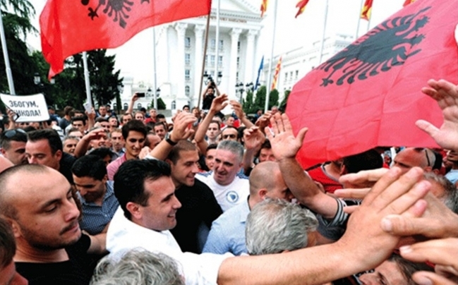 СДСМ донесе неуставен закон за двојазничност, Македонија се редефинира!
