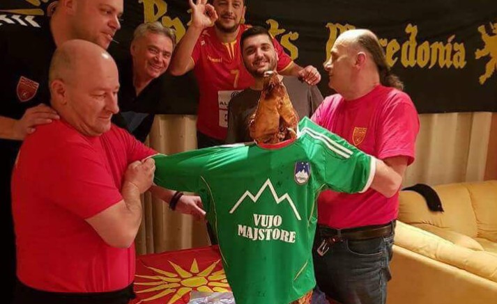 ФОТО: Македонските навивачи со непријатно изненадување за Вујо во Загреб