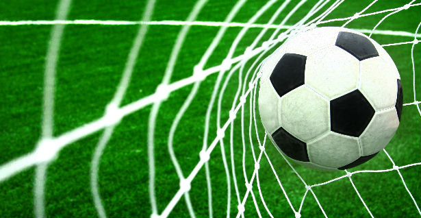 Голема трагедија: 13-годишен фудбалер почина на сред натпревар (ФОТО)