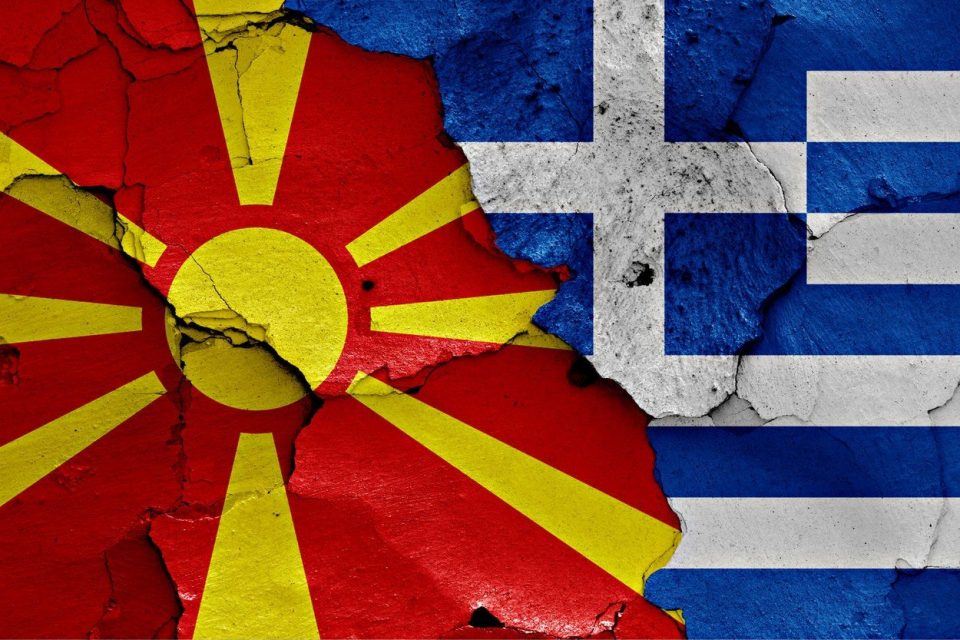 Грција се огласи по изјавите на Хан дека за две недели ќе се реши спорот со името