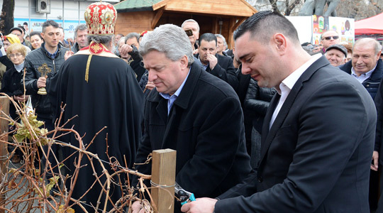 Претседателот Иванов на одбележување на празникот Св. Трифун во Кавадарци