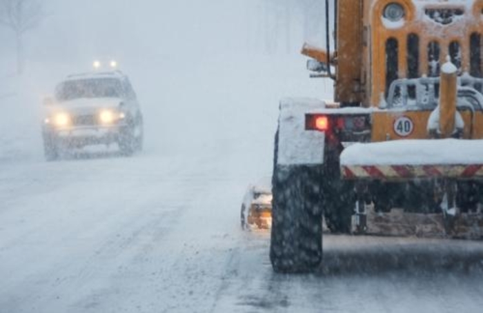 Снегот предизвика проблеми на патиштата: Поради лавина во целосен прекин патот Маврово-Дебар