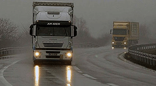 Укинати забраните за камиони, магла и слаб снег на дел од патиштата
