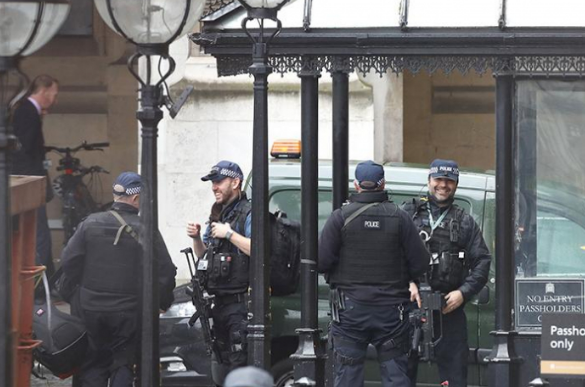 Вонредна вест: Зградата на британскиот парламент е блокирана од страна на полицијата