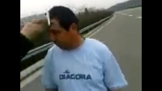 Грчки неонацисти нападнаа македонски камионџија (ВИДЕО)