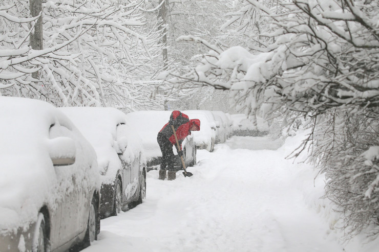 Снежна бура завеа делови од државата Њујорк, откажана настава за над 32.000 ученици