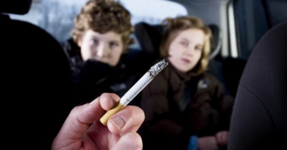 Високи казни за пушење во возила и пред деца во Грција