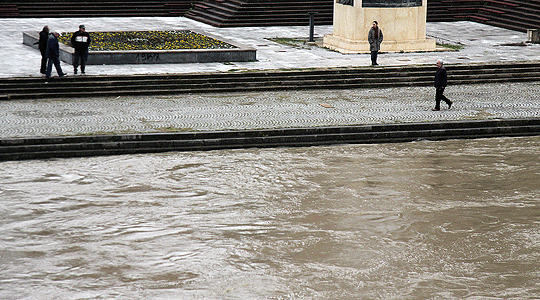 Зголемен водостојот на Пчиња, Црна Река и на Вардар кај Скопје, Велес и Демир Капија