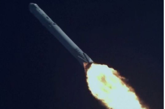 Заталканата ракета на Илон Маск ќе се судри со Месечината