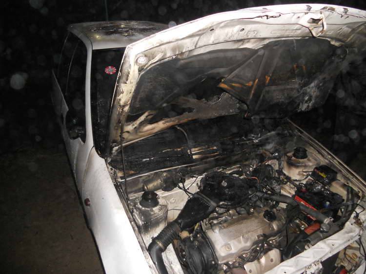 Запален автомобилот на новинарот Милошески (ФОТО)