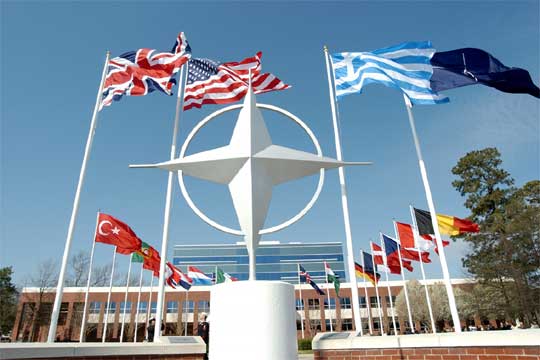 Членките на НАТО ги зголемуваат воените буџети