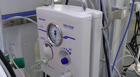 Апарат кој го олеснува дишењето кај предвремено родените бебиња доби Детската клиника
