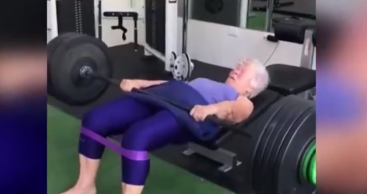 ВИДЕО: Оваа баба е чудо, тоа што таа го прави во теретана не можат ни нејзините внуци