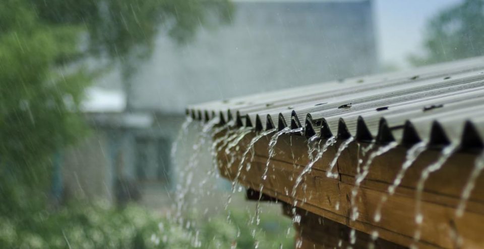 Вода навлезе во куќи во Ласкарци и Буковиќ по синоќешниот пороен дожд во скопско