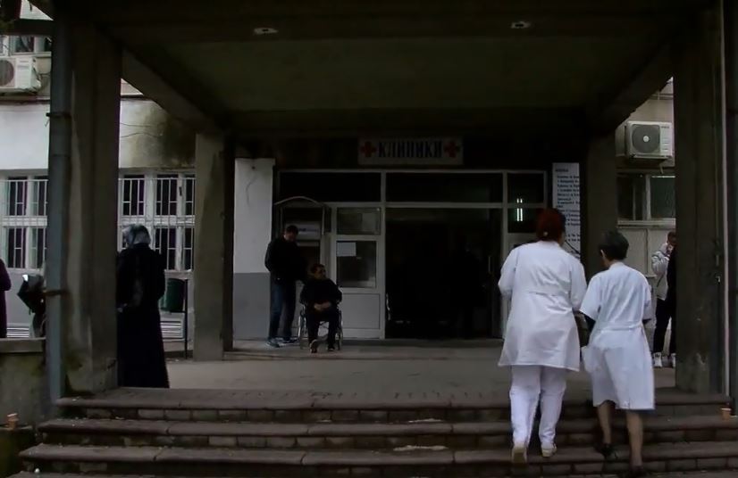 Избркани медицински сестри и персонал од Клиниката за уво нос и грло, меѓу нив и бремена жена