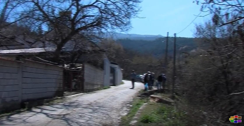Свлечиште во Козле го уништува патот и им се заканува на куќите: Општина Карпош нема пари за санација