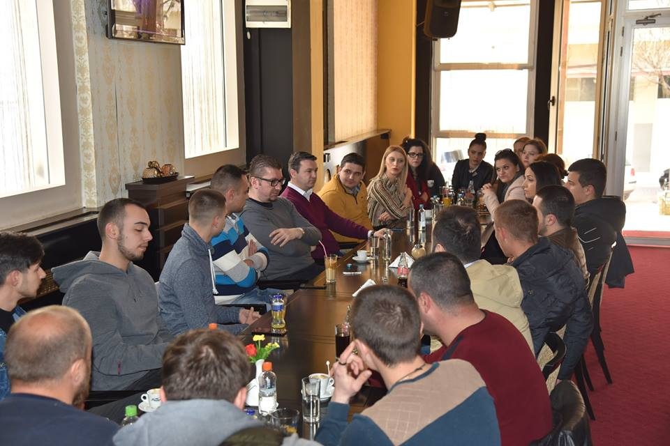 Мицкоски на средба со младите во Радовиш: Младите нема и не смеат да бидат заборавени, тие се мој приоритет
