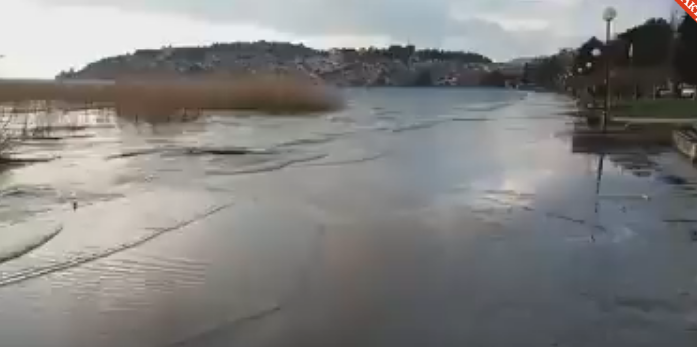 ВИДЕО: Охридско Езеро го поплави Кејот Македонија
