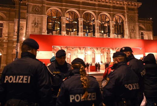 Паника во Виена: Најмалку тројца повредени при напад со нож
