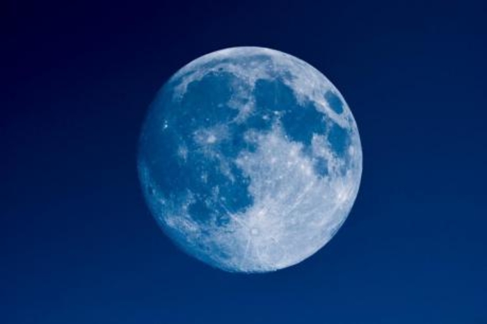 ДРАМАТИЧНА ПРОМЕНА ВО КАРИЕРАТА И ФИНАНСИИТЕ – ни доаѓа затемнувањето на месечината овој викенд, еве што носи за четири хороскопски знаци