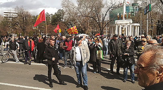 Граѓаните се собираат- Протест пред Собранието поради законот за јазиците