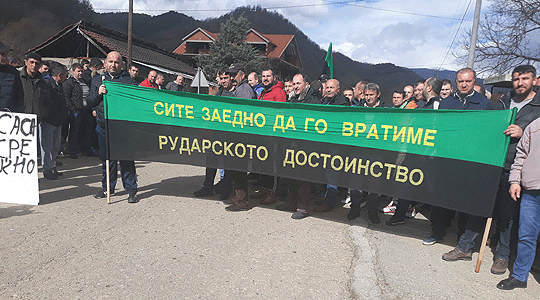 Рударите во Саса на штрајк: Бараат Заев да им ги исполни ветувањата за 700 евра плата и бенифициран стаж