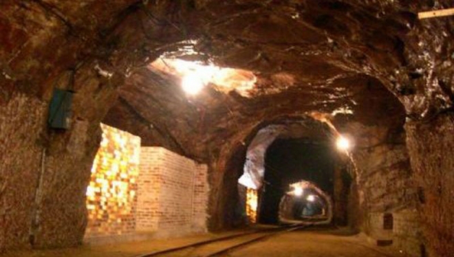Полска: Спасени двајца рудари, петмина остануваат под земја