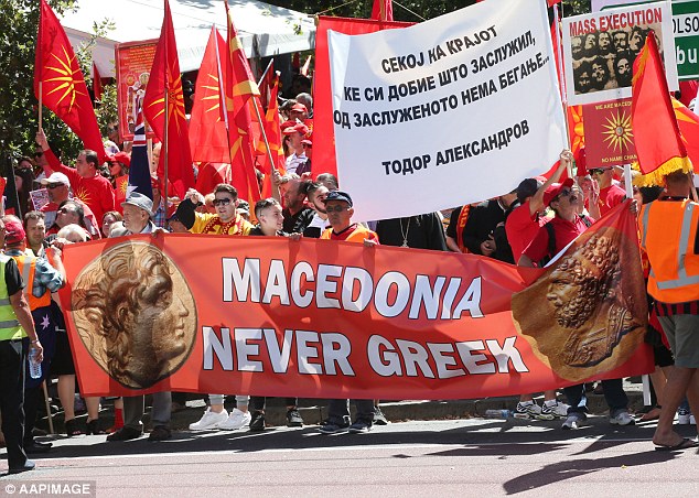 Обединето за заштита на името, идентитетот и јазикот: Македонците во Сиднеј излегоа на масовен протест (ВИДЕО)