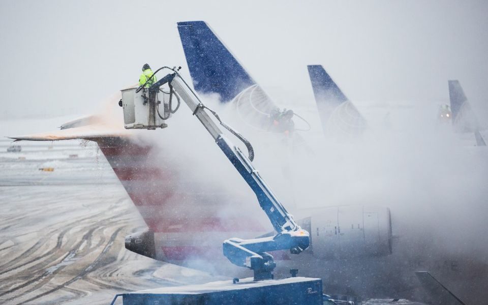 Снежно невреме во Британија, откажани 115 летови