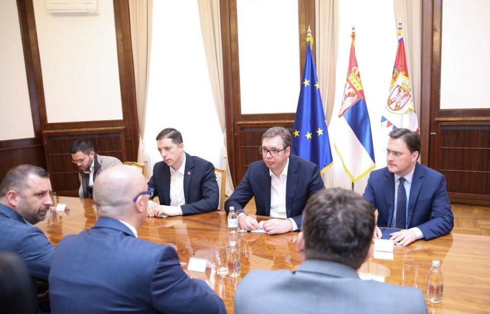 ФОТО: Ѓуриќ прв пат во јавност по апсењето во Косово, се појави на состанок со Вучиќ