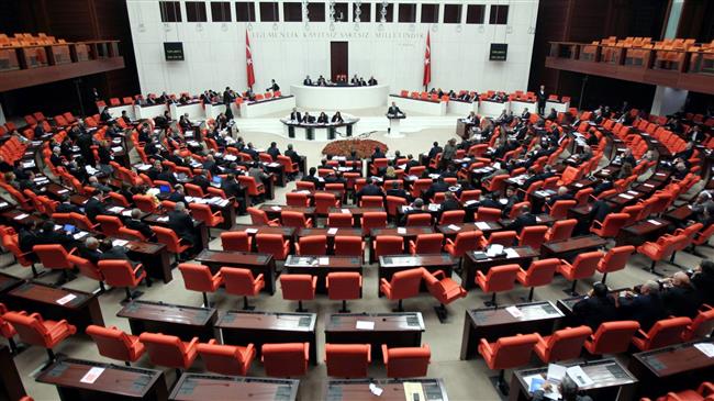 ВИДЕО: Тепачка во турскиот парламент