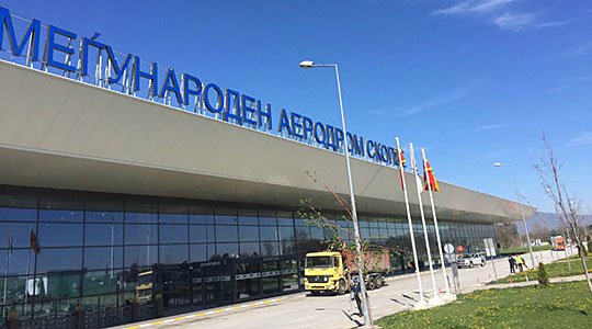 Апсење на скопскиот аеродром- Бугарин со фалсификуван пасош, лична карта и возачка дозвола сакал да излезе од државава