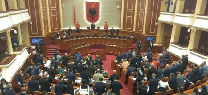 САД му забранија влез на албански пратеник поради сомневања за корупција